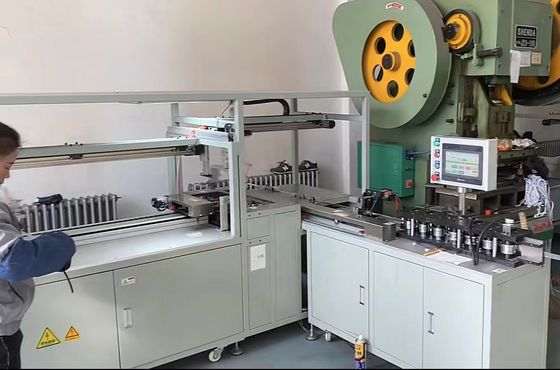 Dostosowywalna maszyna do filtrów powietrza z ekranem dotykowym